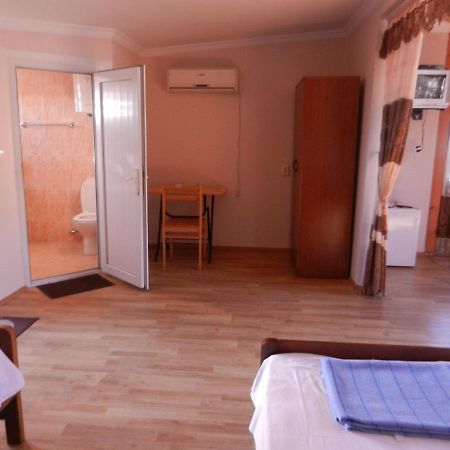 Guest House Roman/Гоніо Екстер'єр фото