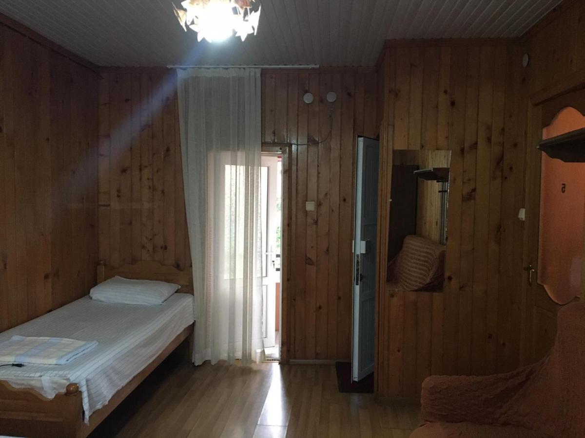 Guest House Roman/Гоніо Екстер'єр фото